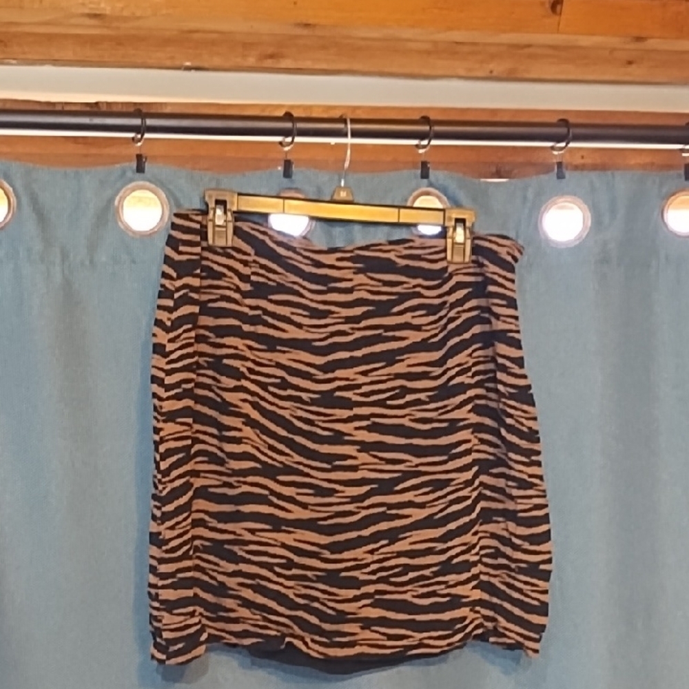 Josephine Chaus Black and Tan Animal Print Mini Skirt